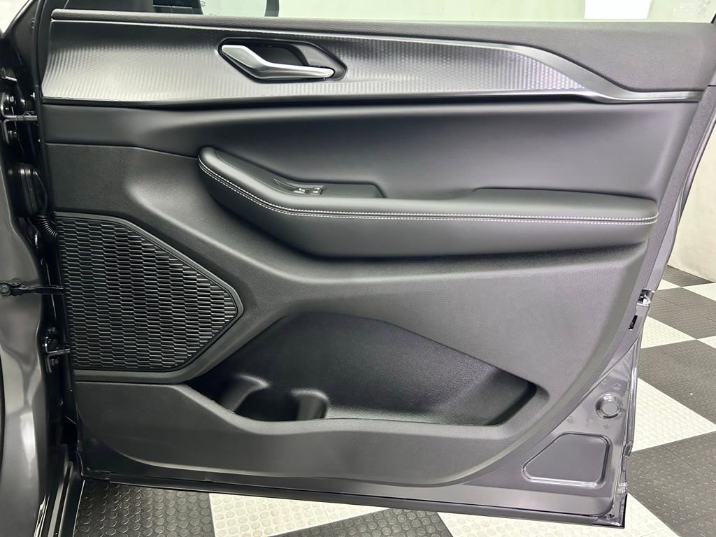 New 2025 Jeep Grand Cherokee Laredo w/ Trailer Tow Package image 21