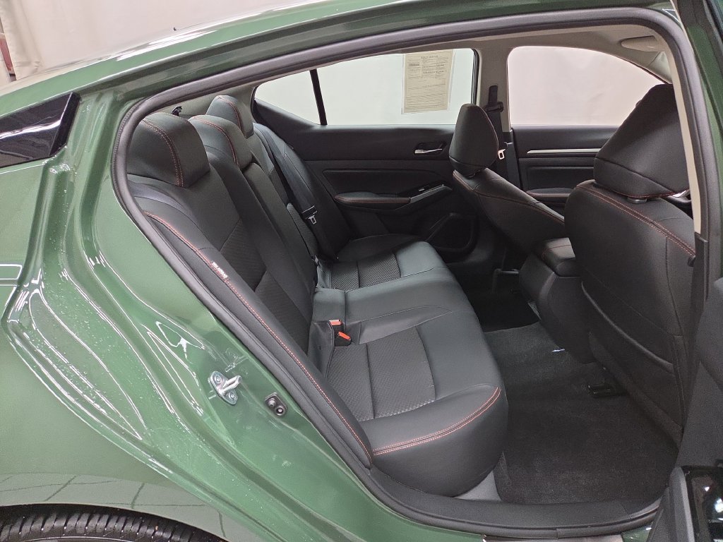 Used 2025 Nissan Altima 2.5 SR AWD/4WD image 9