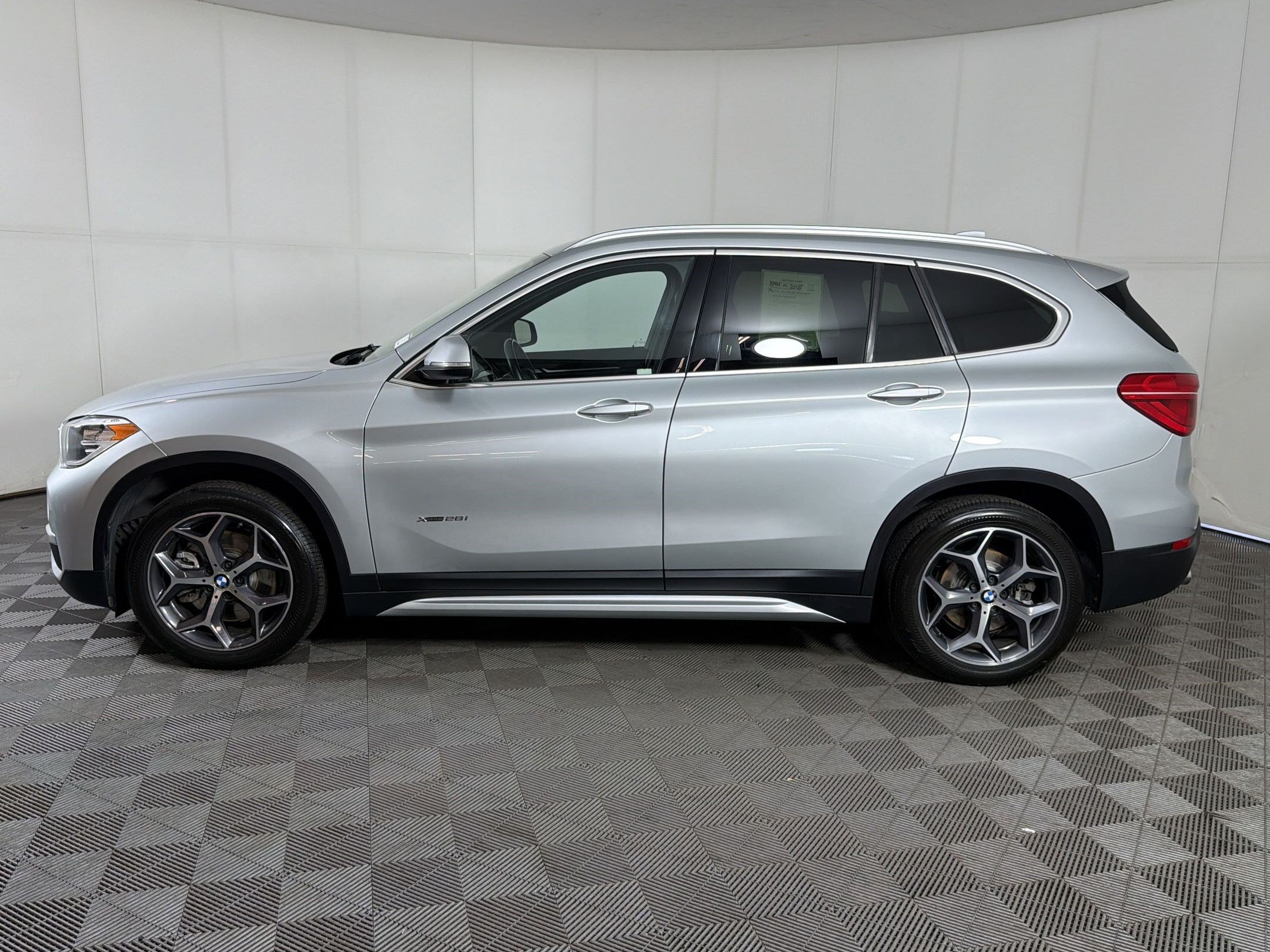 Used 2018 BMW X1 xDrive28i AWD/4WD image 2