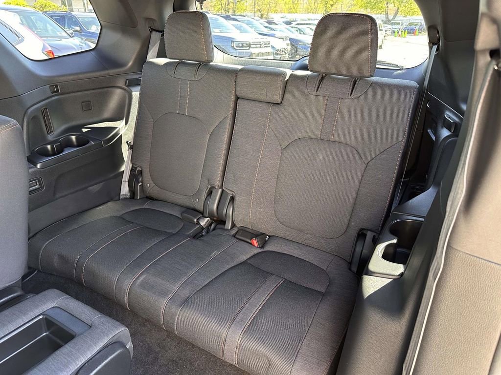 Used 2023 Honda Pilot Sport image 13