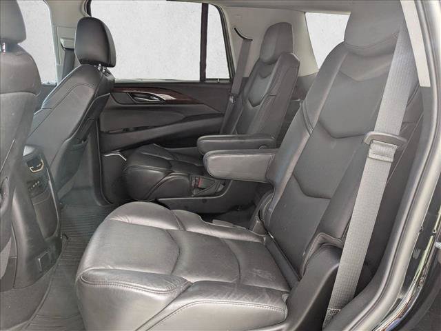 Used 2018 Cadillac Escalade Premium Luxury AWD/4WD image 16