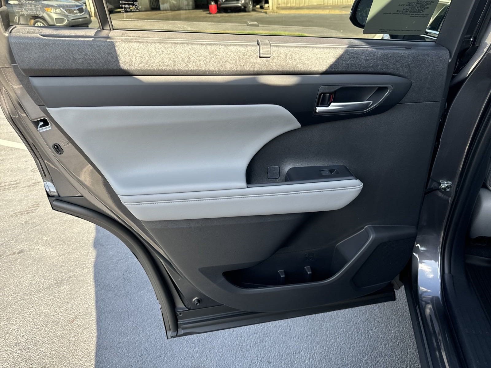 New 2025 Toyota Highlander XLE FWD image 29