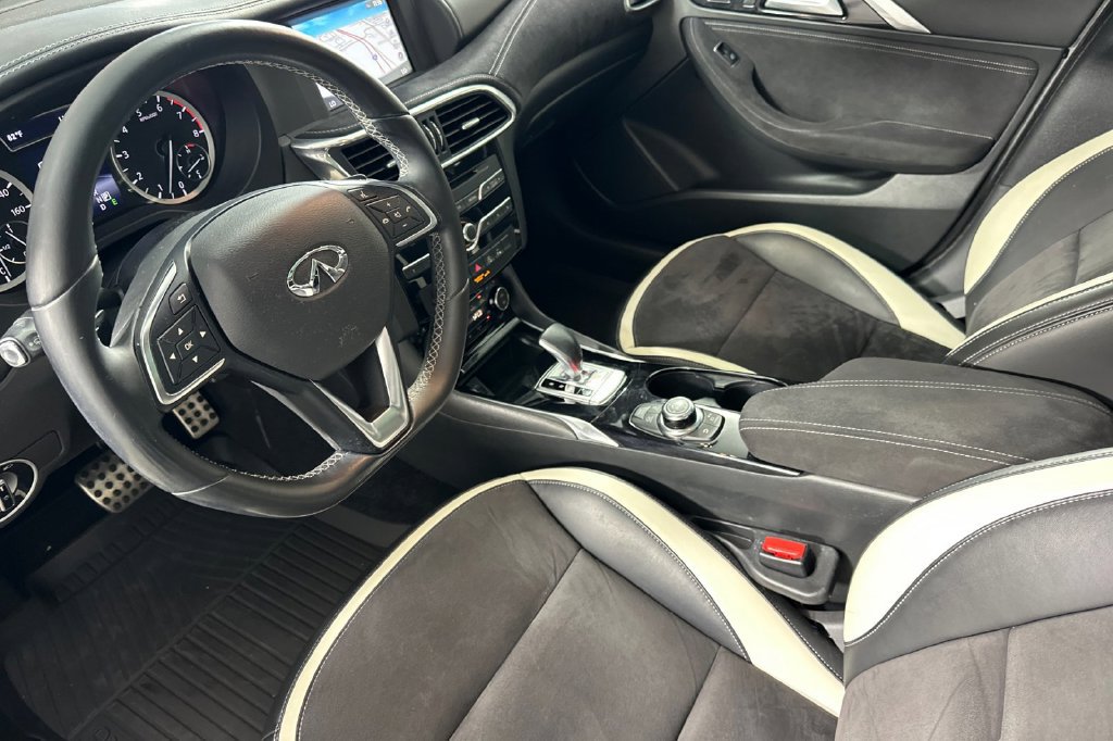 Used 2017 INFINITI QX30 Sport FWD image 11