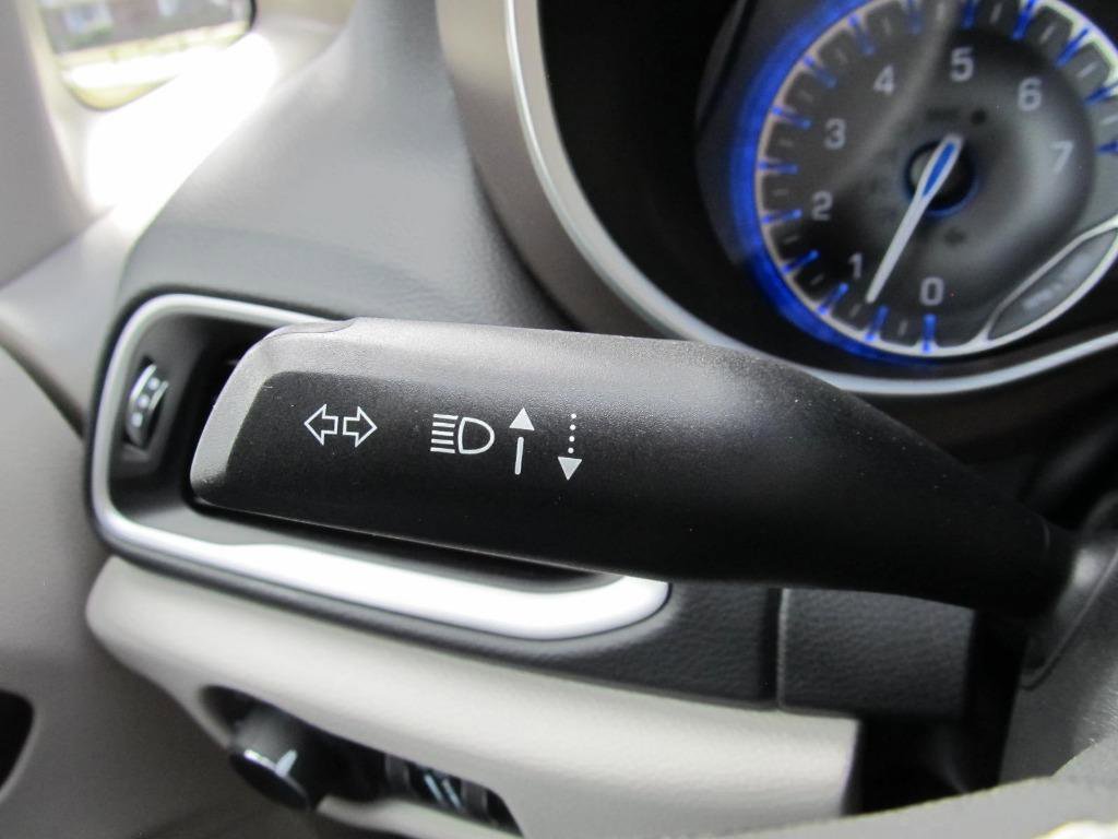 Used 2023 Chrysler Voyager LX image 57