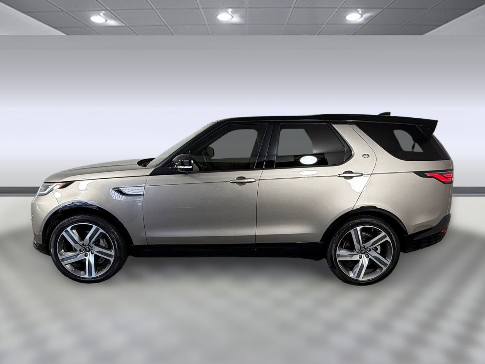 Used 2023 Land Rover Discovery S R-Dynamic AWD/4WD image 2