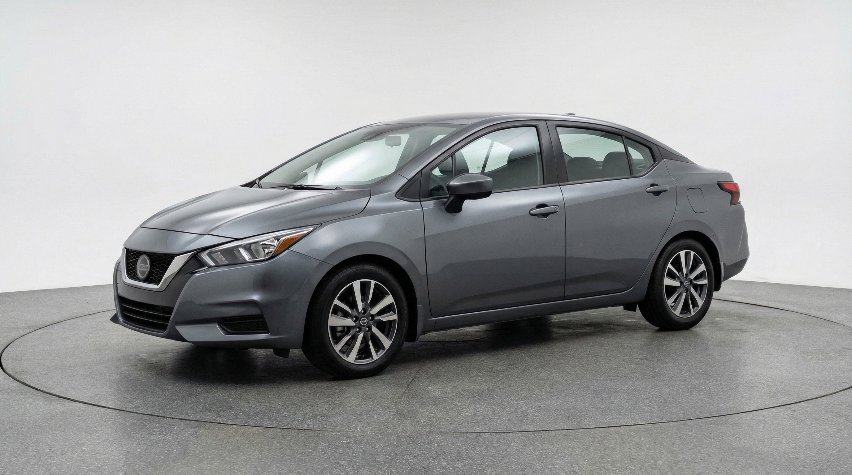 Used 2025 Nissan Versa SV image 3