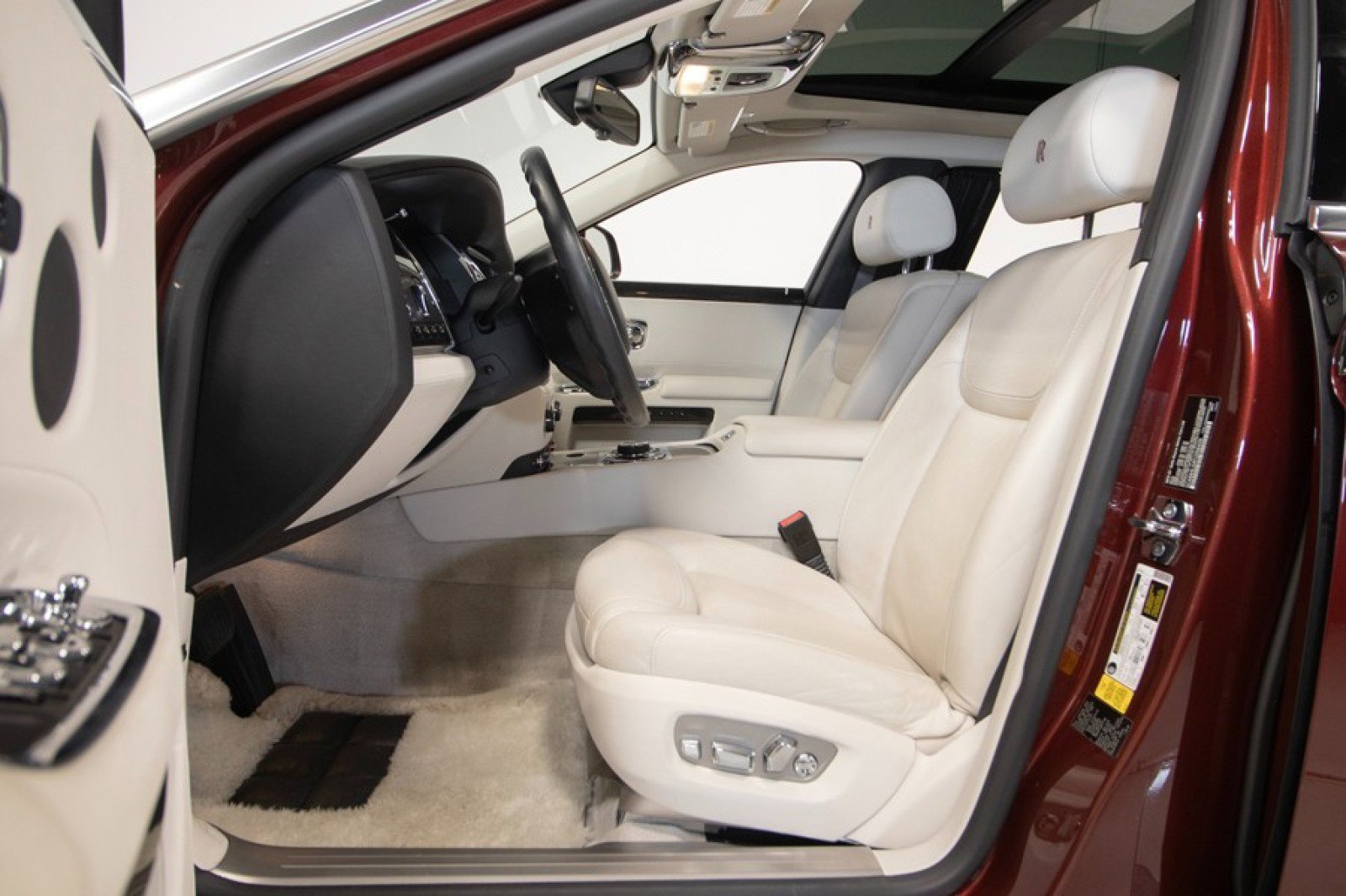 Used 2015 Rolls-Royce Ghost Extended Wheelbase image 26