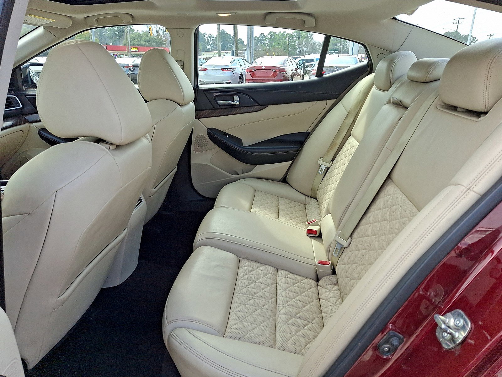Used 2016 Nissan Maxima Platinum w/ Interior Lighting Package FWD image 9