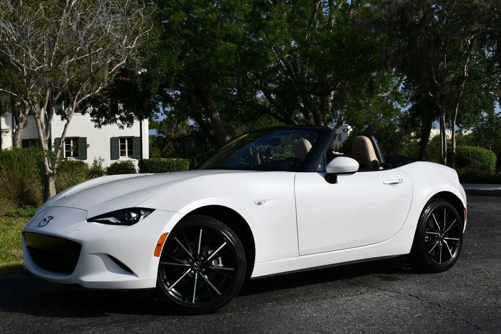 Used 2024 MAZDA MX-5 Miata Grand Touring RWD image 18