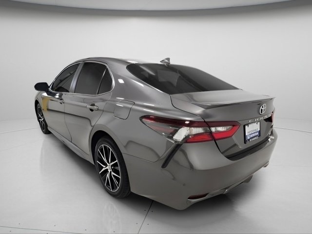 Used 2023 Toyota Camry SE FWD image 5