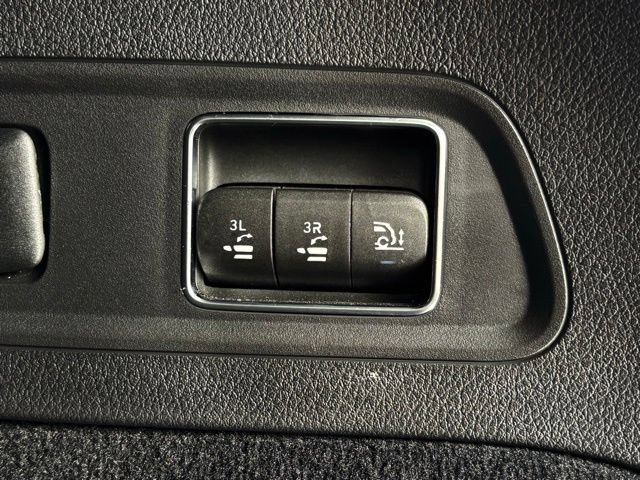 Used 2025 Mercedes-Benz GLS 580 4MATIC image 35