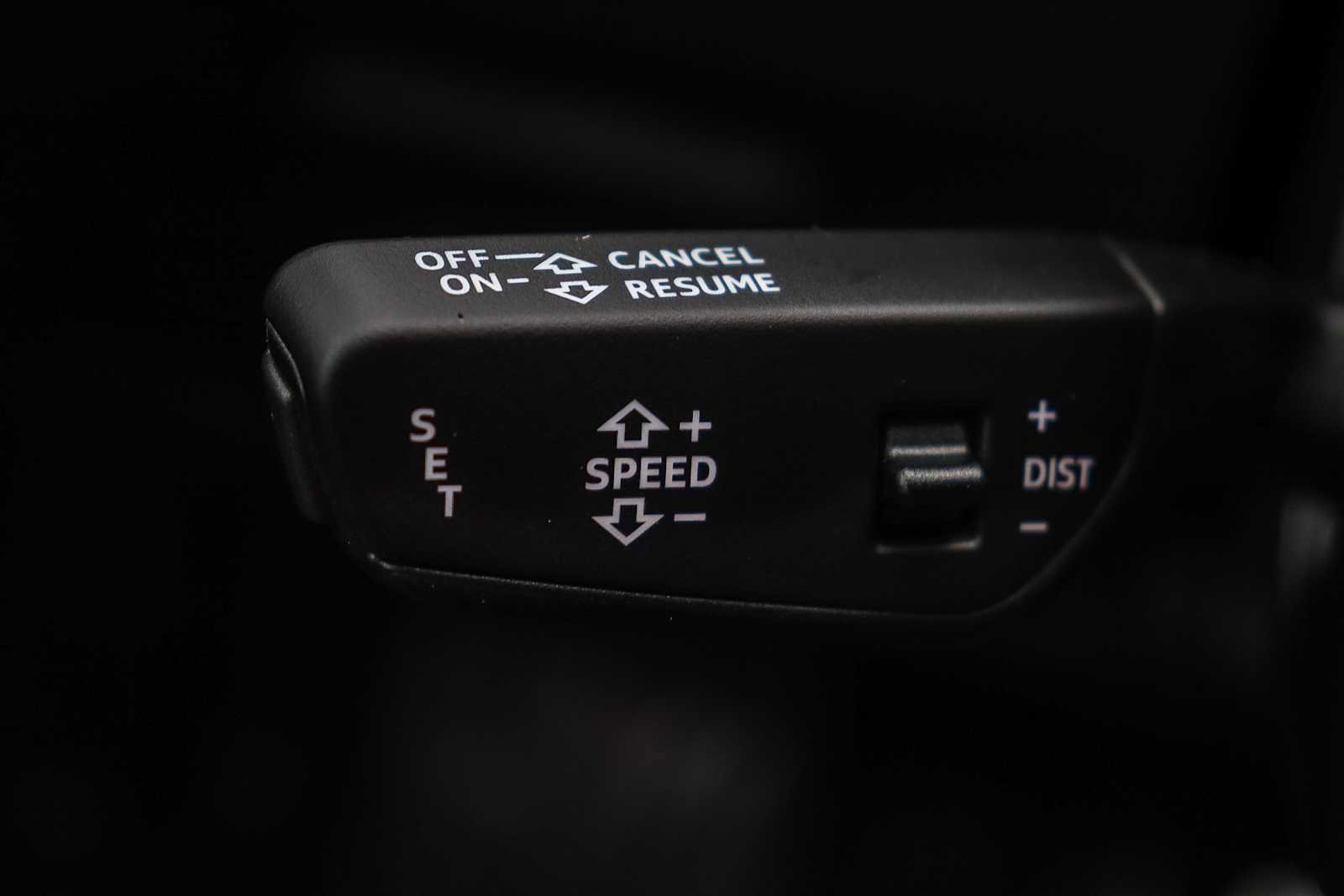 Used 2023 Audi e-tron Premium w/ Convenience Plus Package image 31