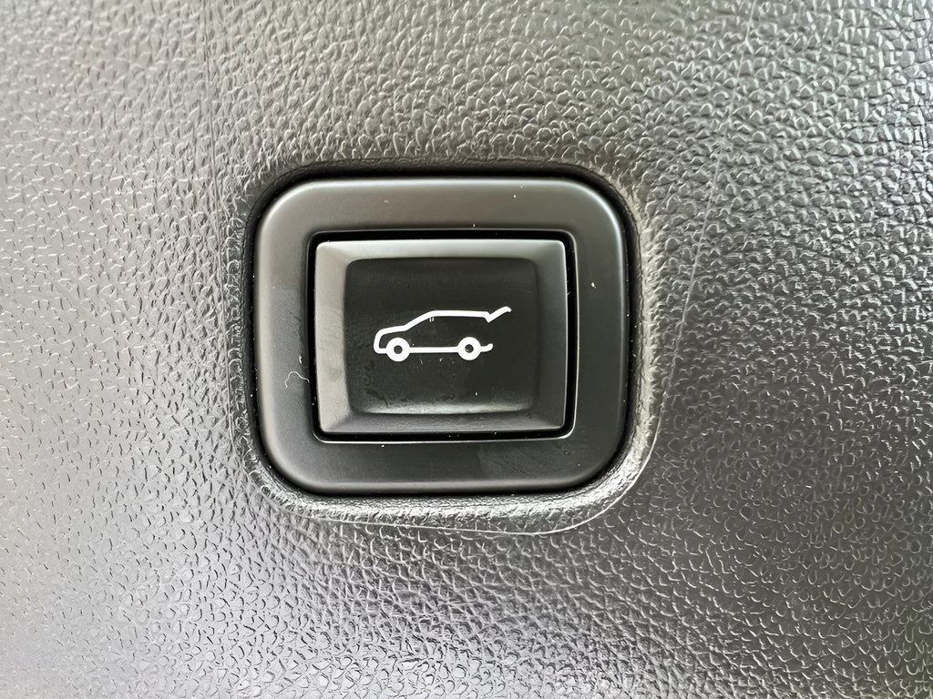 Used 2021 Chevrolet Blazer LT FWD image 11