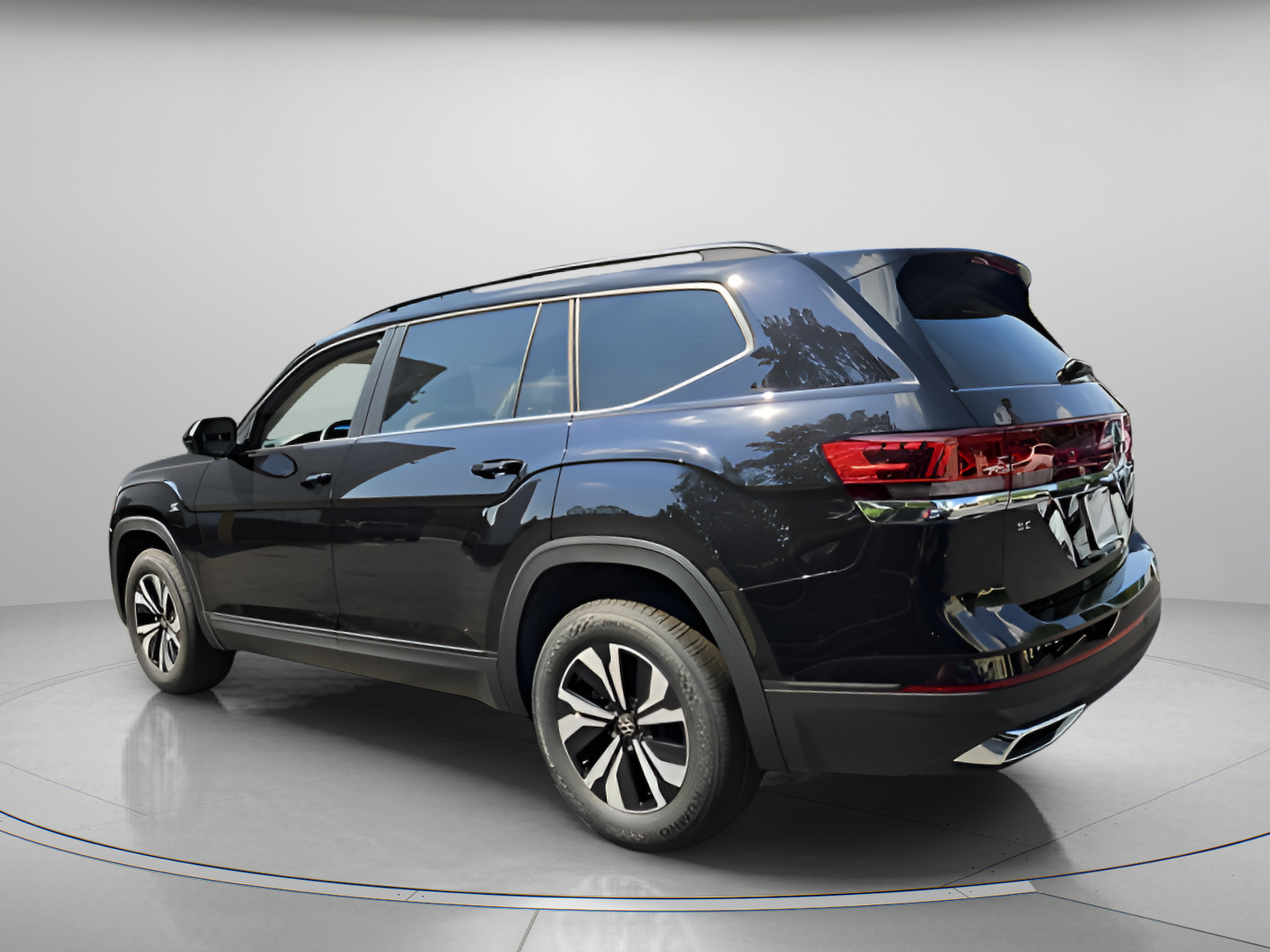 New 2026 Volkswagen Atlas SE FWD image 2