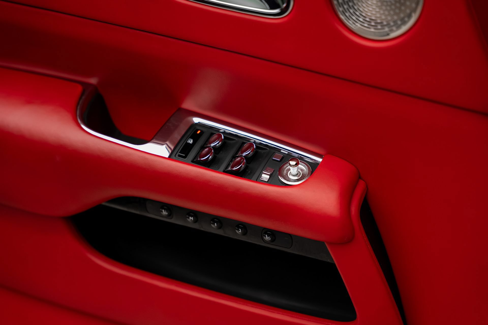 Used 2017 Rolls-Royce Dawn RWD image 61
