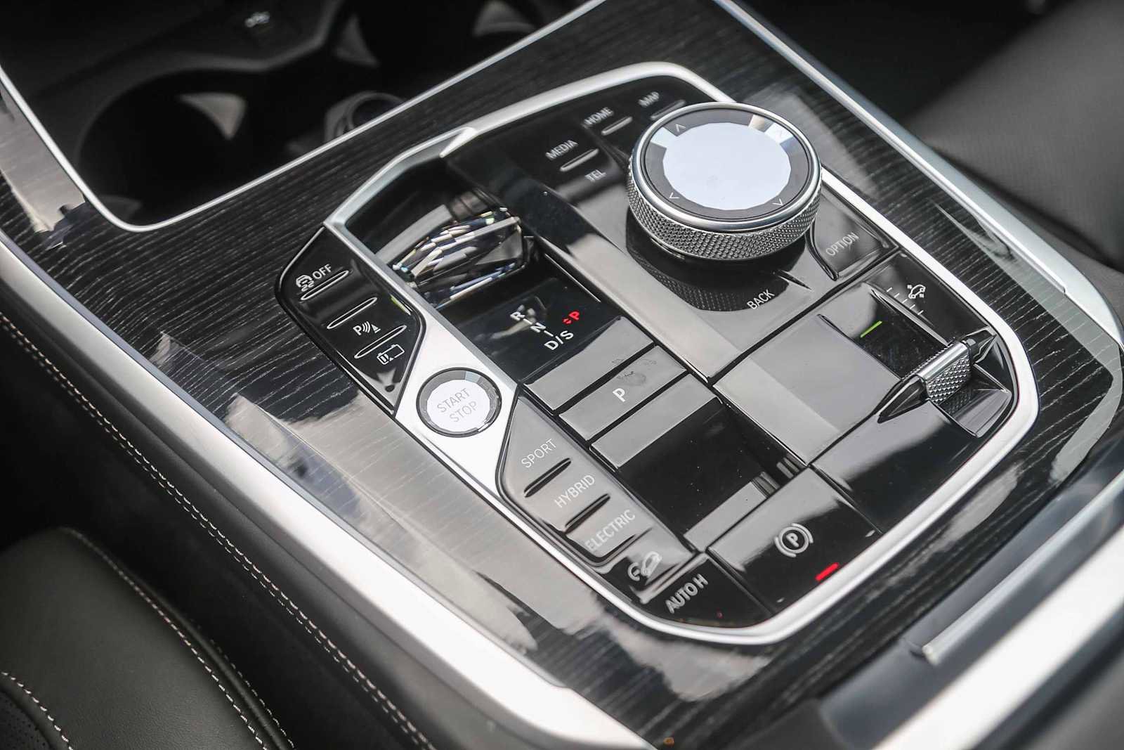 Used 2025 BMW X5 xDrive50e w/ Executive Package image 16