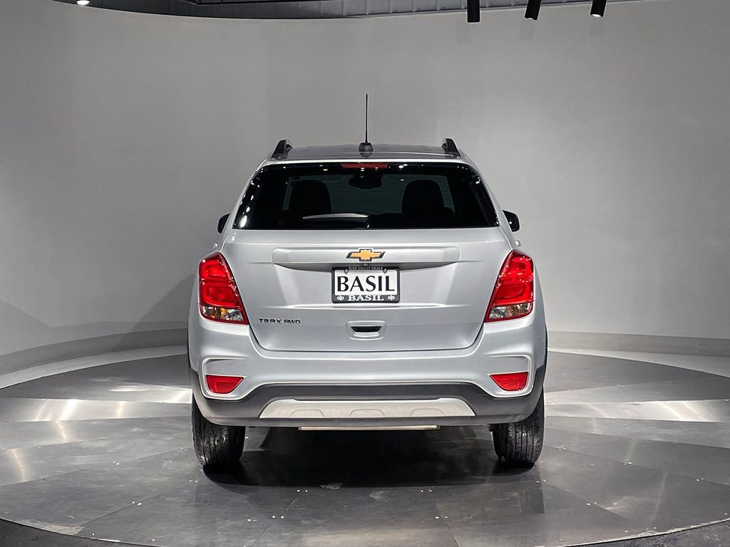 Used 2022 Chevrolet Trax LT w/ LT Convenience Package image 12
