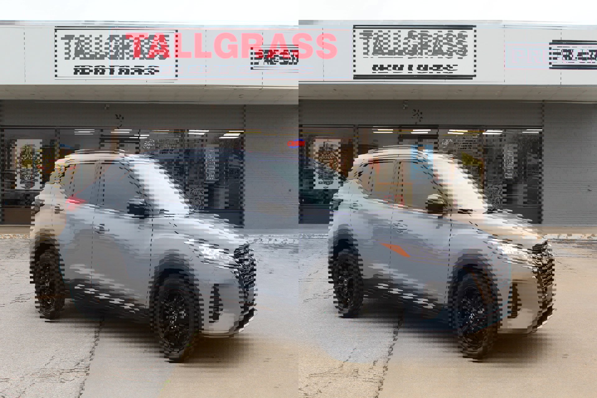 Used 2024 Nissan Kicks SR w/ SR Premium Package image 2