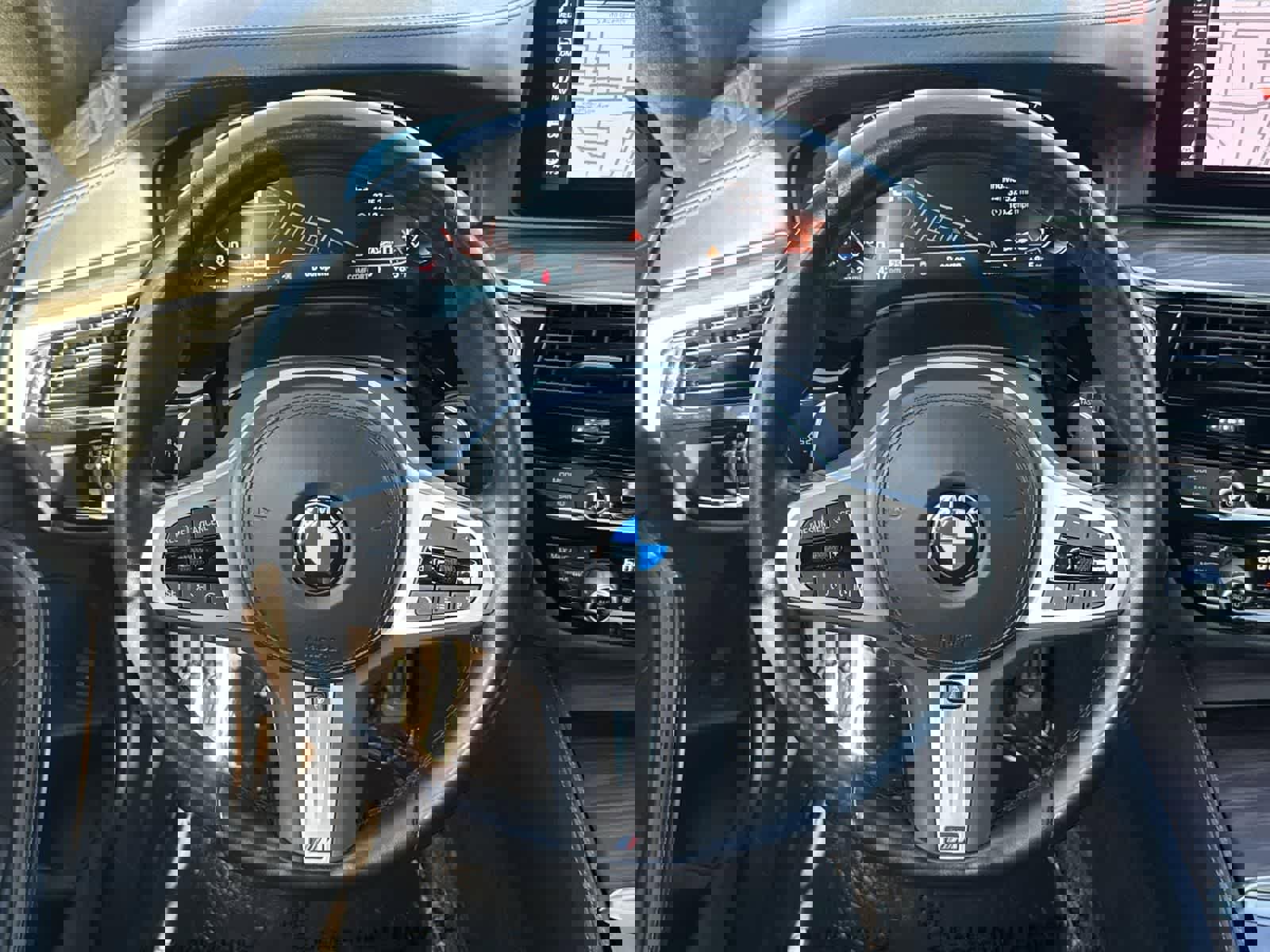 Used 2022 BMW M550i xDrive w/ Dynamic Handling Package image 10