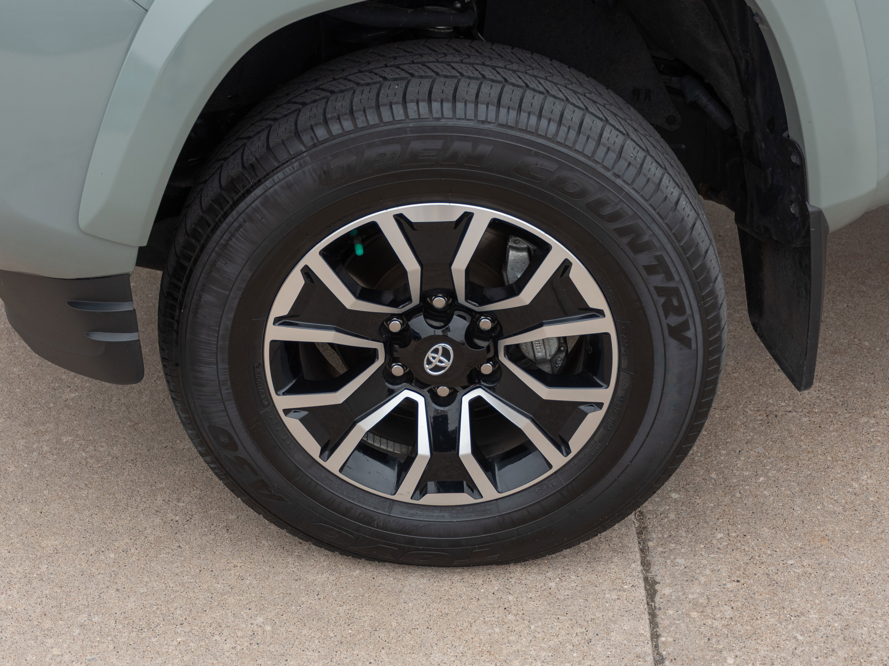 Used 2022 Toyota Tacoma TRD Sport w/ TRD Premium Sport Package AWD/4WD image 6