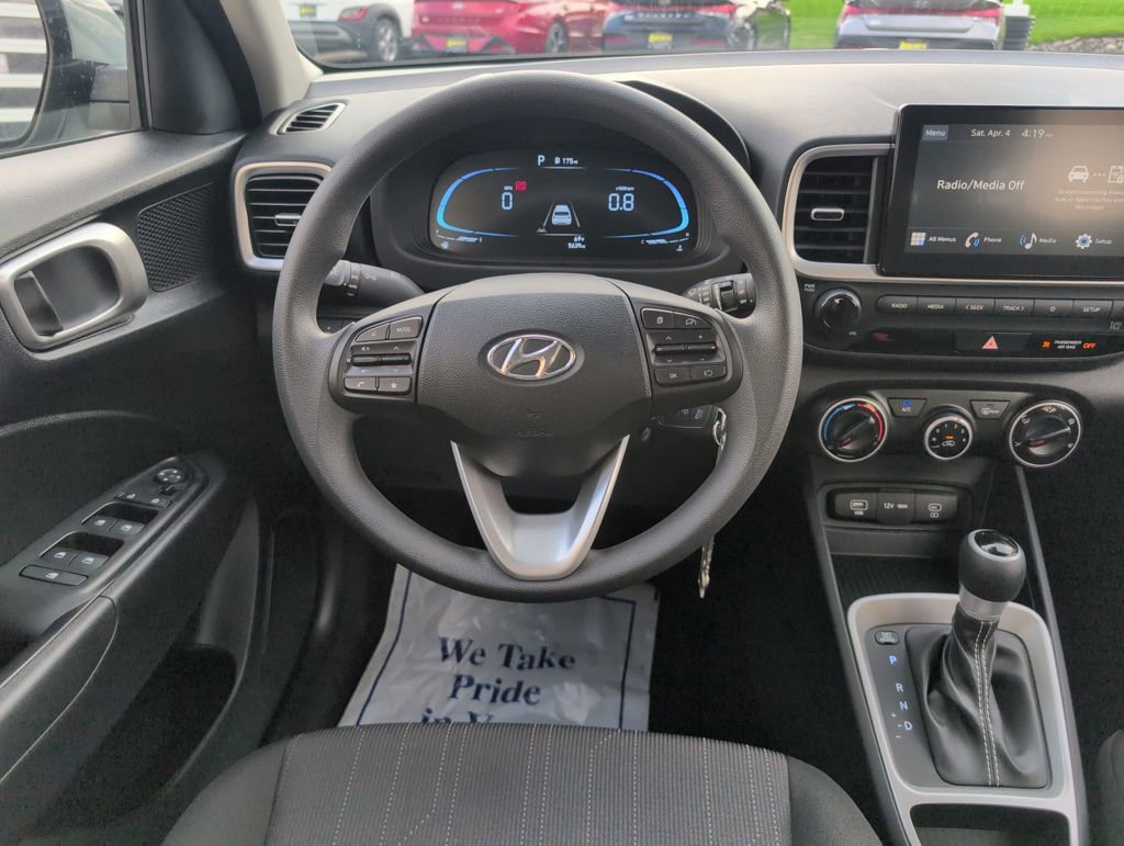 Certified 2025 Hyundai Venue SE image 14