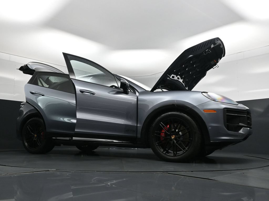 New 2026 Porsche Cayenne GTS AWD/4WD image 34