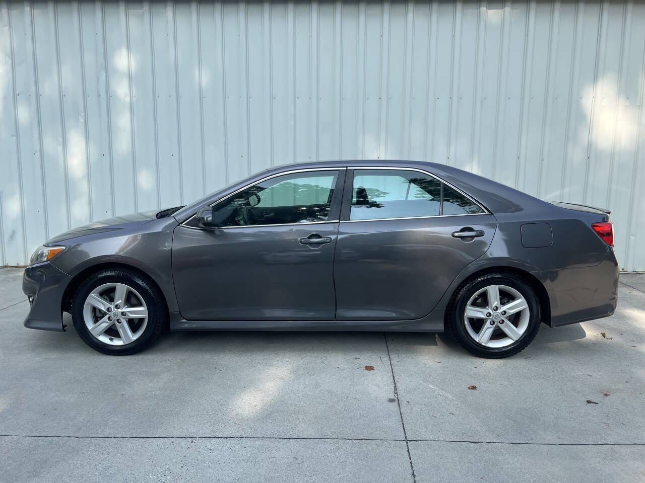 Used 2014 Toyota Camry SE FWD image 6