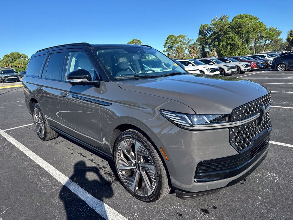 Used 2026 Lincoln Navigator Black Label w/ Black Label Special Edition AWD/4WD image 2