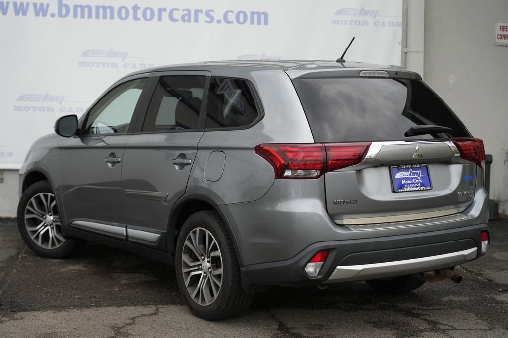 Used 2016 Mitsubishi Outlander SE AWD/4WD image 4