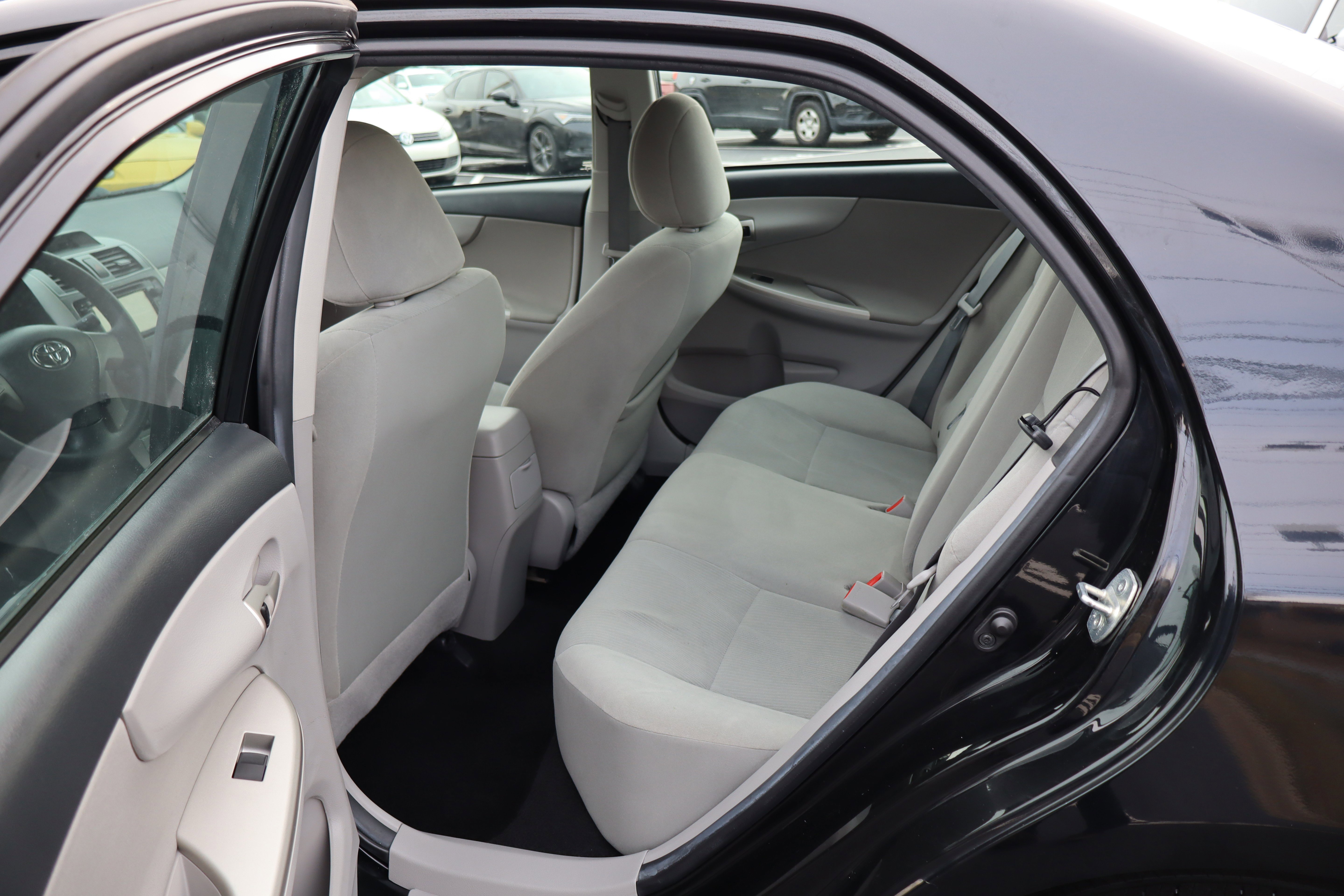 Used 2013 Toyota Corolla LE image 28