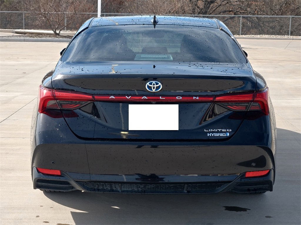 Used 2021 Toyota Avalon Limited image 7