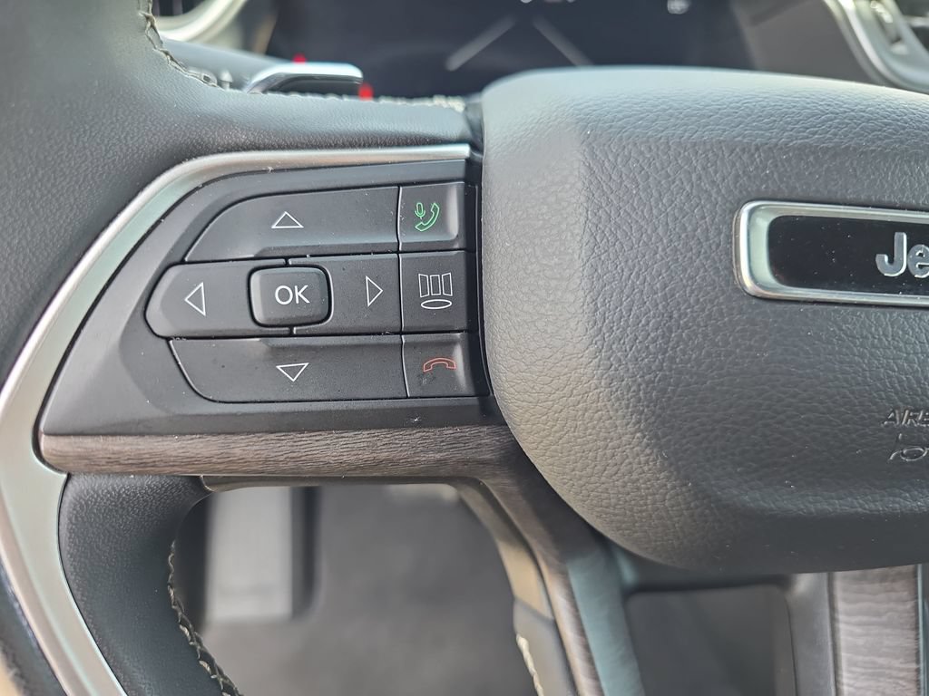 Used 2024 Jeep Grand Cherokee Limited AWD/4WD image 17