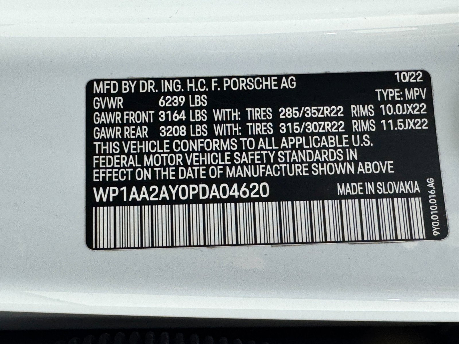 Used 2023 Porsche Cayenne Platinum Edition w/ Premium Package image 46
