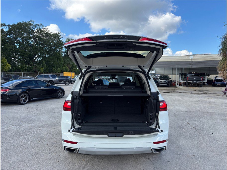 Used 2021 BMW X7 xDrive40i w/ Parking Assistance Package image 54