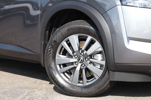 Certified 2025 Nissan Pathfinder SV w/ SV Premium Package FWD image 3
