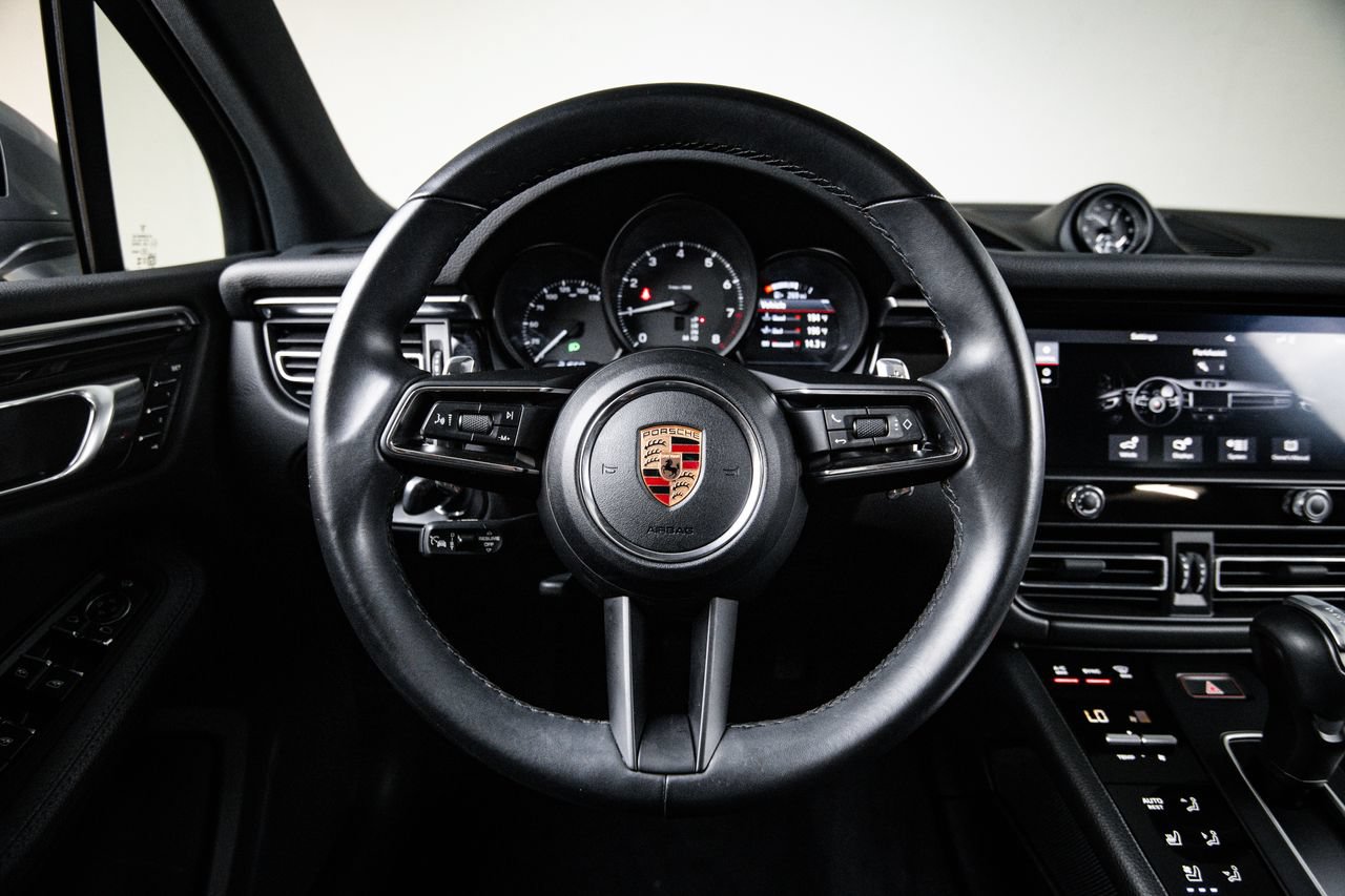 Certified 2023 Porsche Macan AWD/4WD image 26