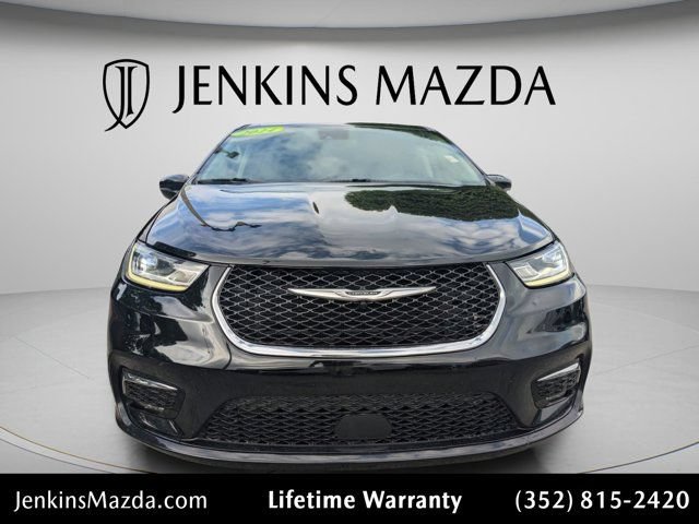 Used 2024 Chrysler Pacifica Touring-L FWD image 2