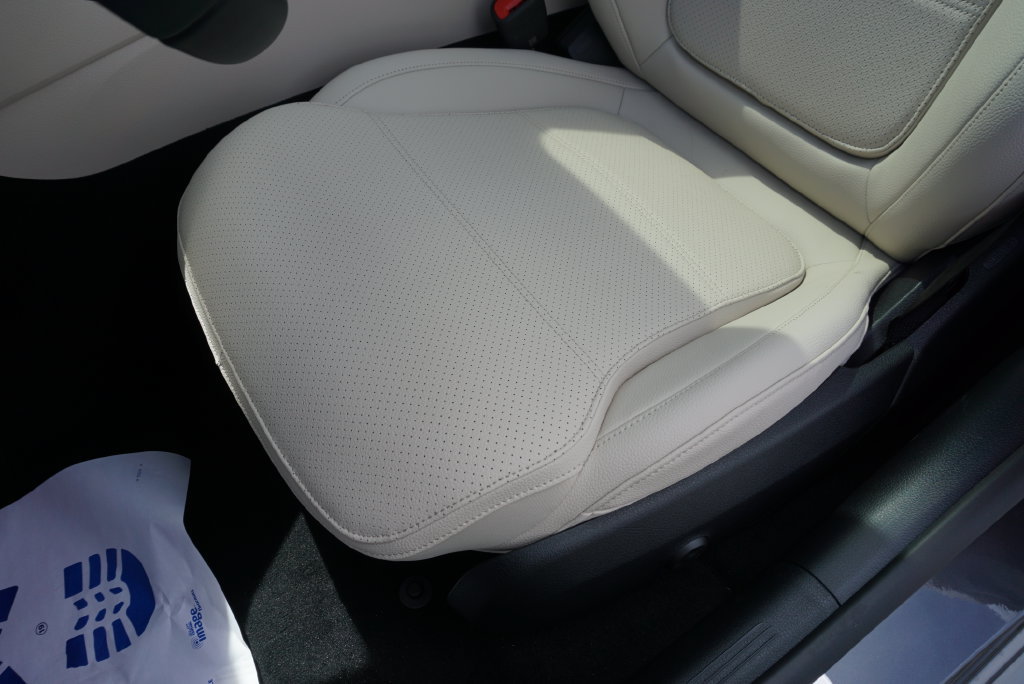 Certified 2025 Mercedes-Benz C 300 4MATIC Sedan image 43