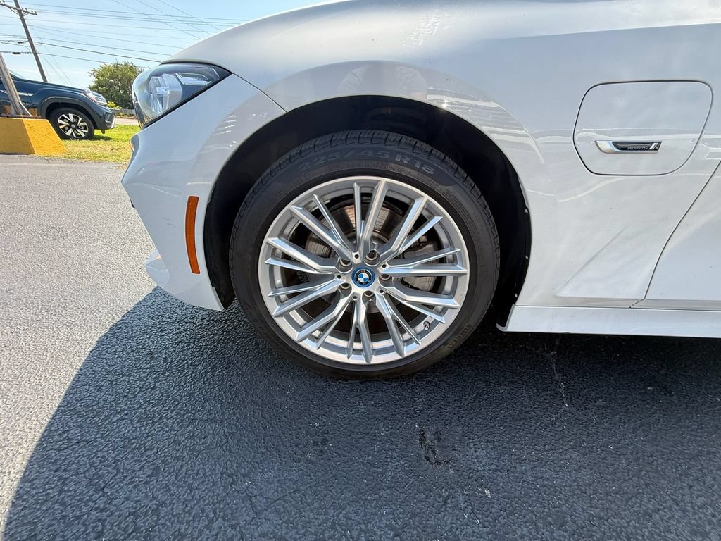 Used 2023 BMW 330e xDrive AWD/4WD image 10
