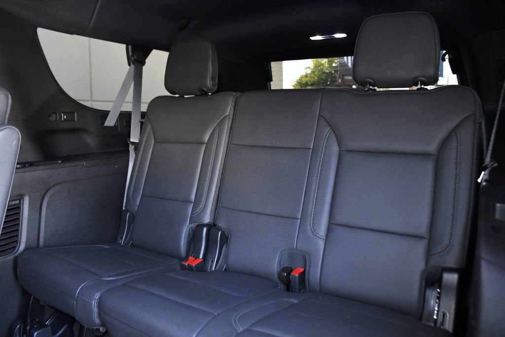 Used 2024 Chevrolet Suburban Z71 w/ Luxury Package image 25