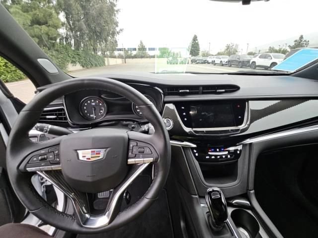 Used 2025 Cadillac XT6 Sport w/ Technology Package AWD/4WD image 3