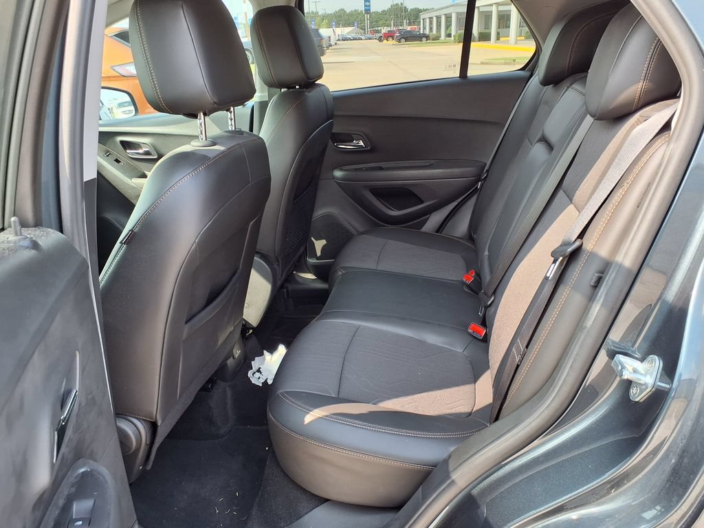 Used 2021 Chevrolet Trax LT w/ Sport Edition FWD image 13