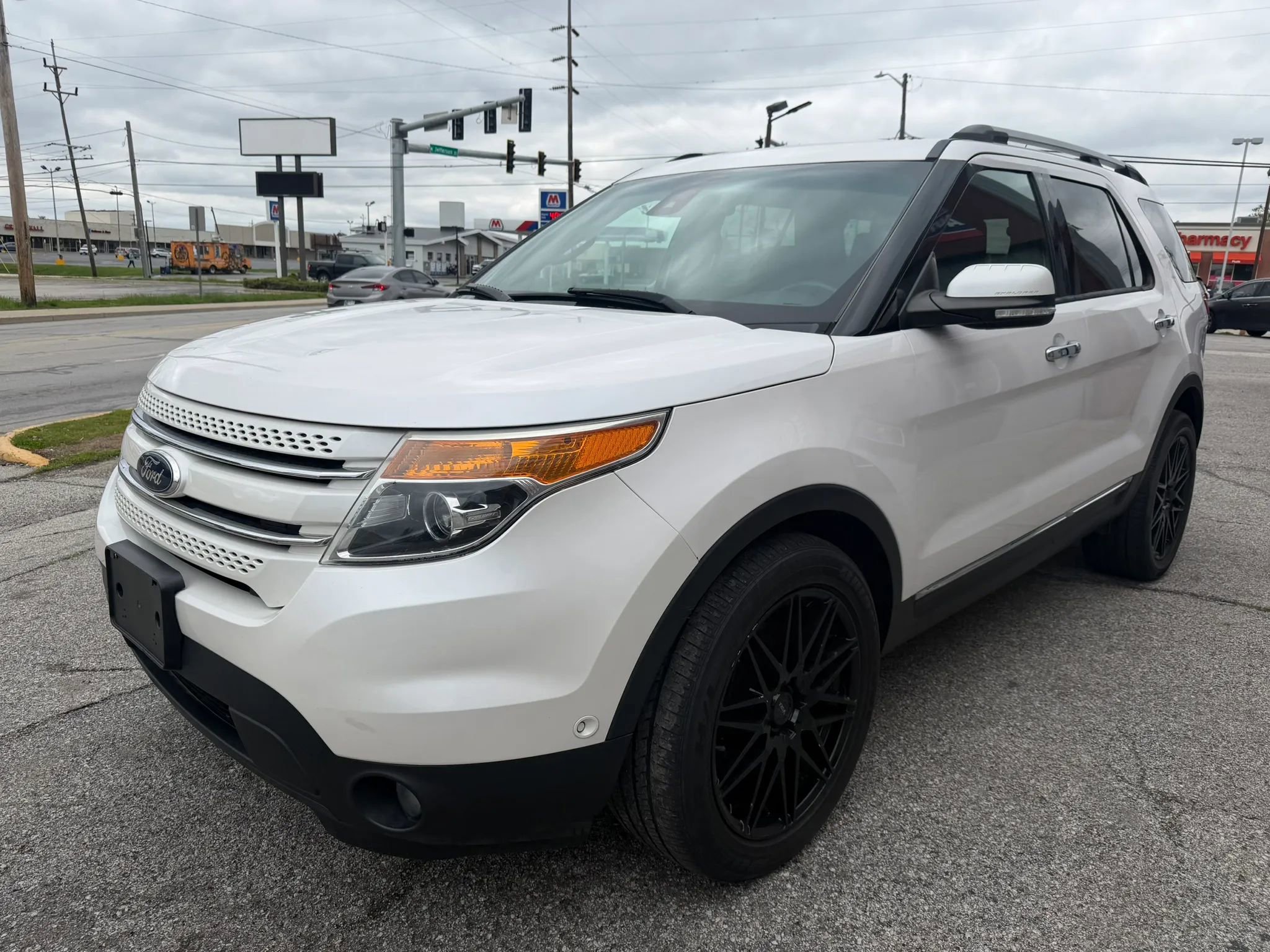 Used 2014 Ford Explorer Limited w/ Equipment Group 302A AWD/4WD image 4