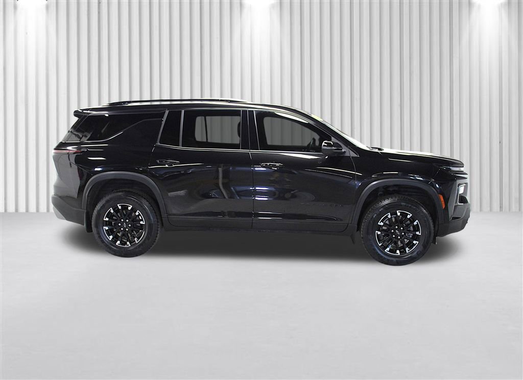 Used 2025 Chevrolet Traverse Z71 w/ LPO, Floor Liner Package AWD/4WD image 2