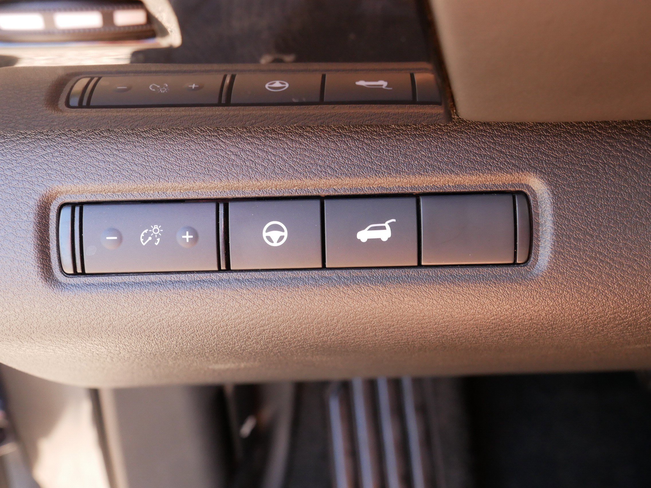 Used 2025 Nissan Pathfinder SV image 26