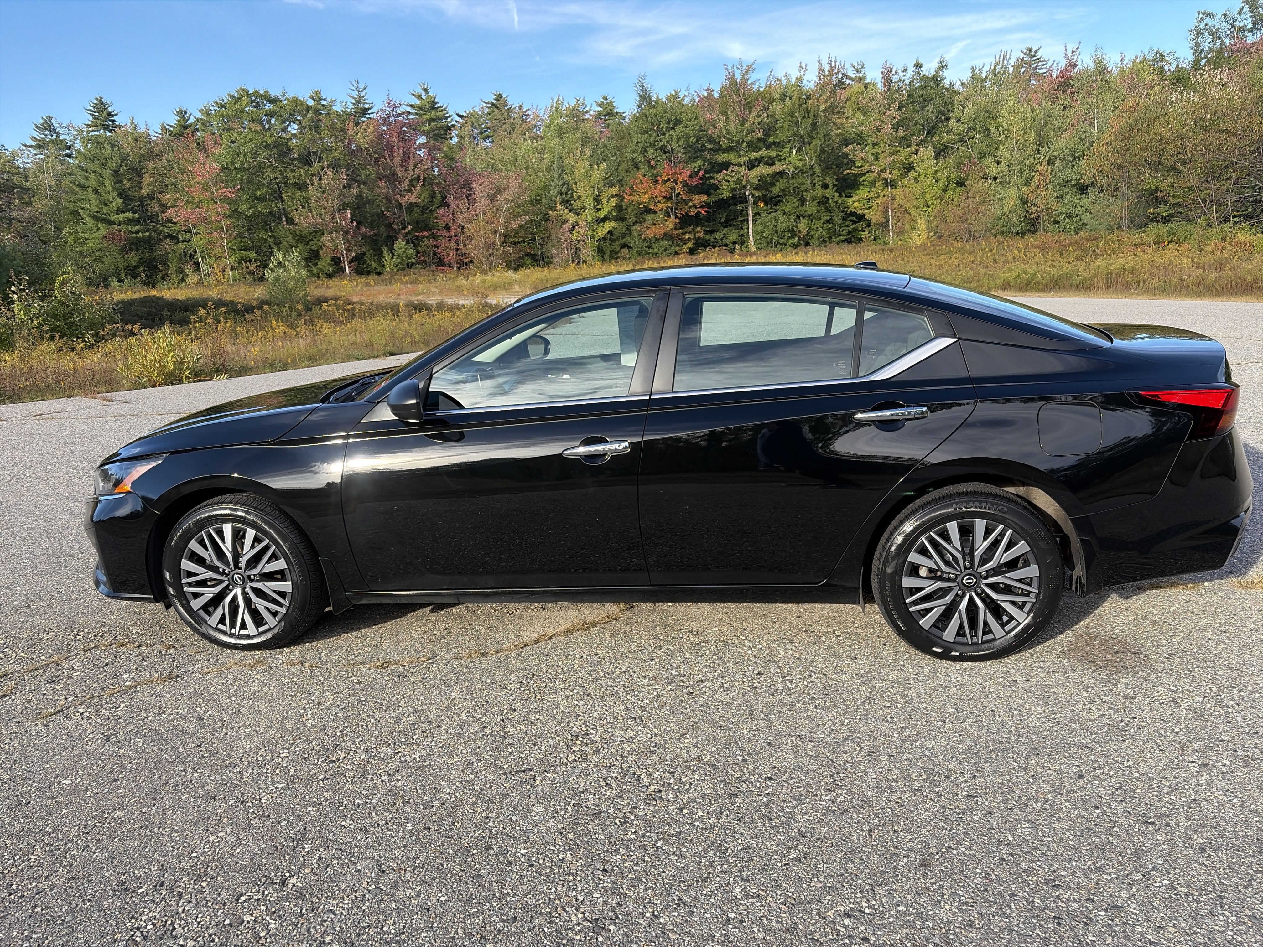Used 2024 Nissan Altima 2.5 SV AWD/4WD image 8