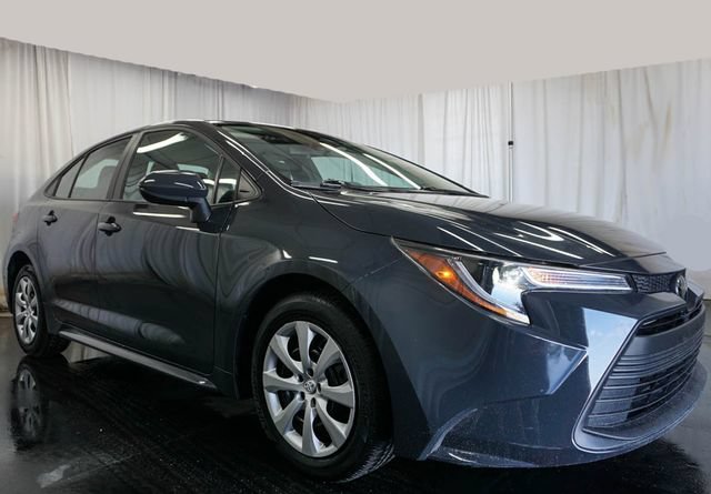 Used 2024 Toyota Corolla LE FWD image 2