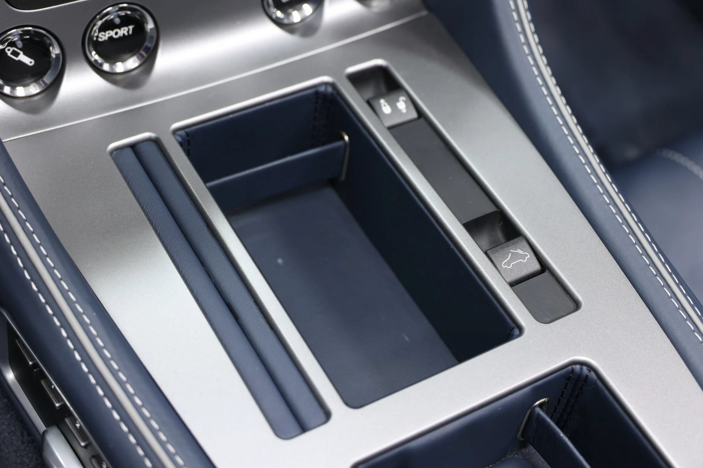 Used 2012 Aston Martin Virage Volante RWD image 40