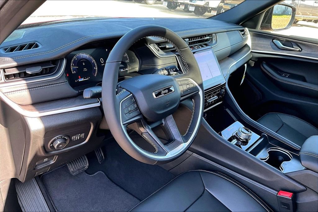 New 2025 Jeep Grand Cherokee L Limited AWD/4WD image 9