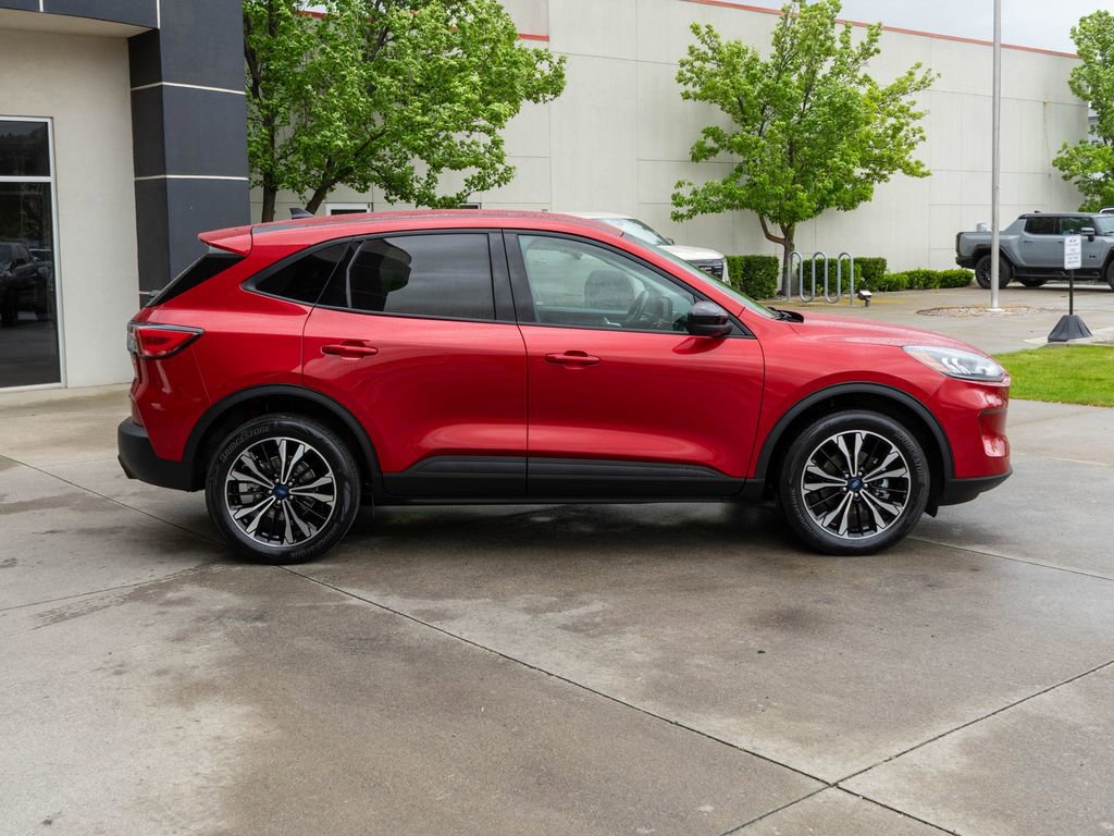 Used 2022 Ford Escape SEL w/ SEL Stealth AWD Package image 8